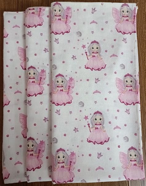 Imagine cu diverse modele de scutece din finet, colorate și cu imprimeuri.