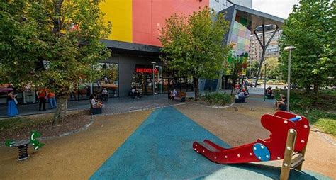 Fotografie a centrului Speranța Tulcea, cu spațiu de joacă exterior.