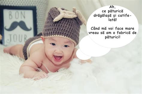 Exemplu de pagină dintr-un album foto pentru bebeluși, cu spații pentru fotografii și text.