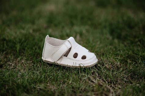 Infografic cu semnele comune ale problemelor ortopedice la copii.