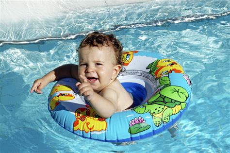 Infografic cu sfaturi de siguranță pentru copiii în piscină