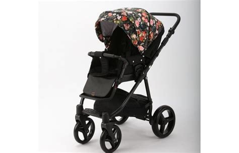 Comparație vizuală între diferite modele de carucioare Baby Merc, evidențiind diferențele de design sau accesorii