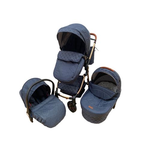 Ilustratie cu un carucior 3 in 1 modern, prezentand componentele sale principale: landou, parte sport si scoica auto.