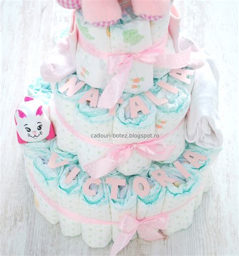 Diagramă pas cu pas a asamblării unui tort de scutece.