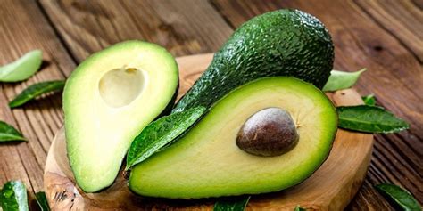 Infografic cu beneficiile roșcovei și avocado pentru bebeluși.