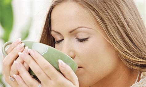 Ilustrație cu diverse remedii naturale pentru aftele bucale la copii