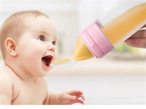 Infografic comparativ: linguriță tradițională vs. biberon cu linguriță dozatoare, evidențiind avantajele controlului și simplității