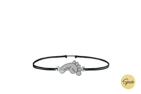 imagine cu un bebeluș cu picior bot