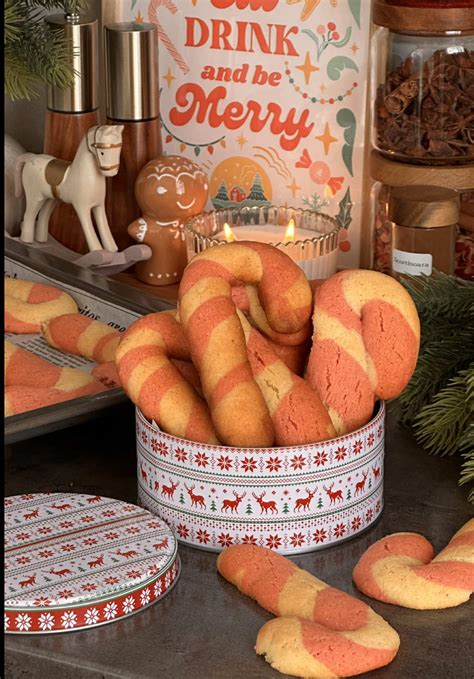 Biscuiți rulati și aplatizați, gata de copt