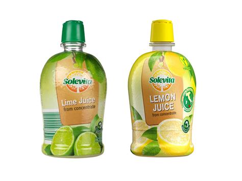 Ilustrație cu diverse surse de hidratare: apă, suc de lămâie, fructe