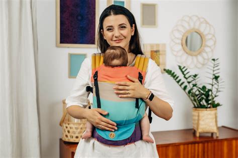 infografic cu beneficiile purtării bebelușului în marsupiu ergonomic: conectare, libertate de mișcare, dezvoltare emoțională, ameliorarea colicilor