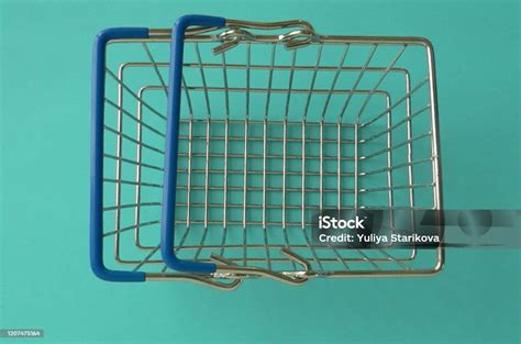 coș de cumpărături plin cu produse bio de la Natura lui Kapi