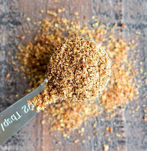 imagini detaliate cu semințe de amarant fierte, demonstrând textura lor densă și lipicioasă