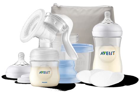 Colecție de accesorii pentru alăptare: pompă de sân, perne, creme.