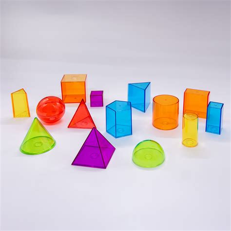 Copii de 2-3 ani sortând forme geometrice colorate