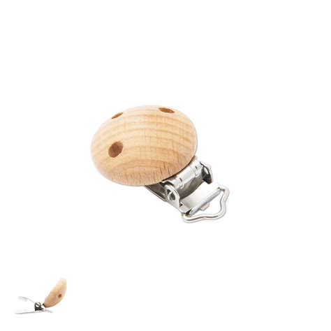 Imagine detaliată a unui clips din lemn pentru suzetă, de culoare roz pastel, cu dimensiunile specificate, evidențiind textura naturală a lemnului.