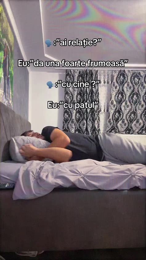 O bunică amuzantă, făcând o glumă