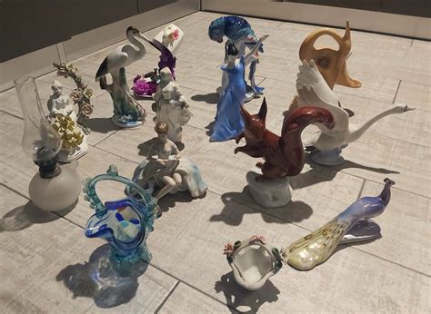 Fotografie alb-negru cu o maternitate din perioada comunistă.