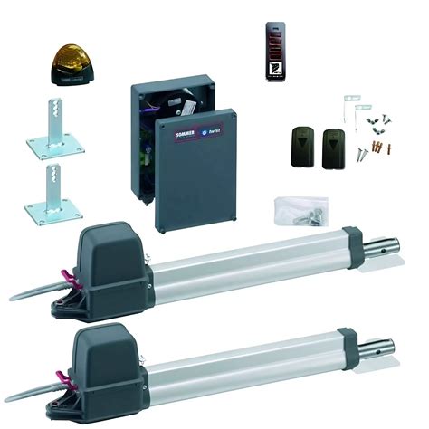 Fotografie a kit-ului de automatizare Sommer STArter+400 instalat pe o poartă culisantă