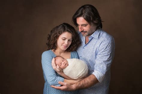 fotograf nou nascut cu parintii si fratior