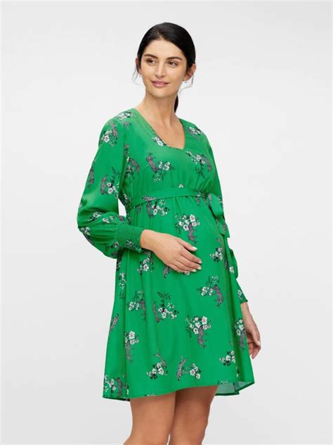 mama insarcinata in rochie eleganta