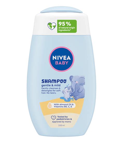 imagine cu o sticlă de șampon NIVEA Baby Gentle & Mild pe un fundal curat și luminos, cu elemente subtile de migdale și vitamine
