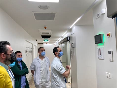 Imagine ilustrativă a unei săli de operație sau a unei camere de spital