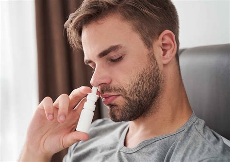 Infografic cu pașii corecți de administrare a spray-ului nazal