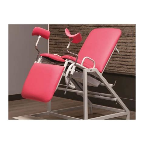 Ilustrație schematică a poziției pe masa ginecologică pentru examinare.