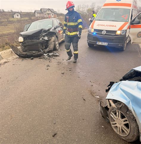 Ilustrație cu un părinte alături de copil în spital