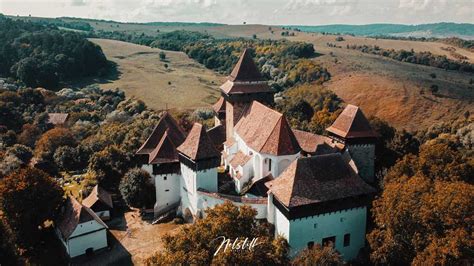 Biserica Fortificată din Viscri, cu turnul său impunător