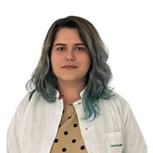 Portretul Dr. Corina Goia, medic specialist ortopedie pediatrică