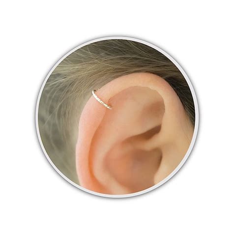 Ilustrație cu diverse tipuri de piercinguri realizate în condiții medicale