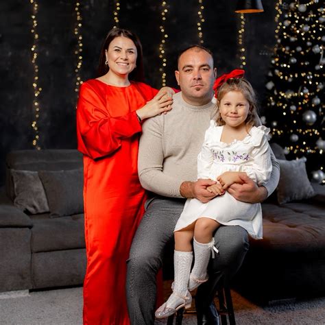 Ilustrație cu o sală de operație pregătită pentru o cezariană gemelară.