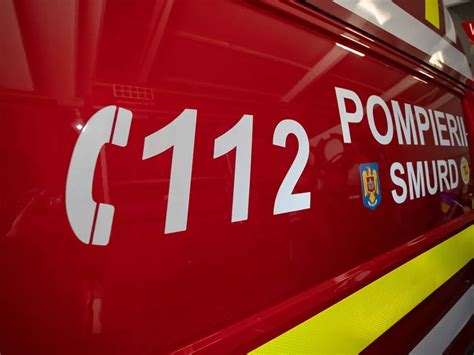 Ilustrație cu o mamă care alăptează, urmată de o imagine cu un bebeluș care mănâncă dintr-un bol.