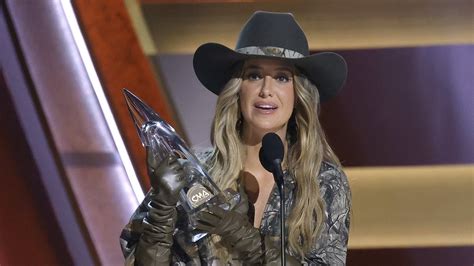 o compilație de scene cu femei mature implicate în activități sexuale