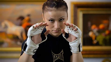 Cristiana Stancu în timpul unui meci de kickboxing