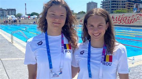 Cristiana Stancu primind o medalie