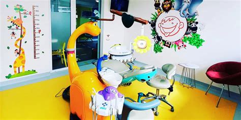 Fotografie a unuia dintre cabinetele stomatologice pentru copii, dotat modern.