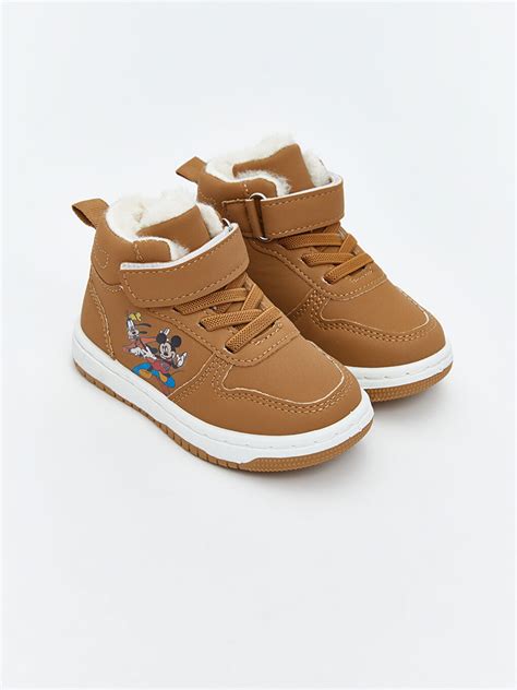 Fotografie cu ghete roșii pentru bebeluși, cu șireturi și talpă textilă