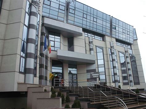 fotografie cu clădirea Tribunalului Vaslui