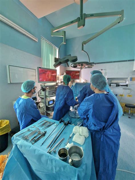 ilustrație medicală generică, reprezentând o sală de operație