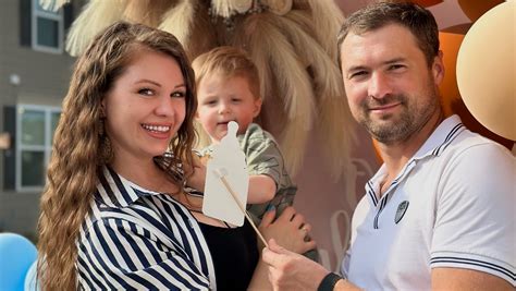 Mamă cu doi copii mici