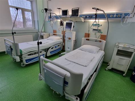 Infografic cu elementele cheie apreciate de paciente la Spitalul Municipal Falticeni: curățenie, mâncare, suport medical.