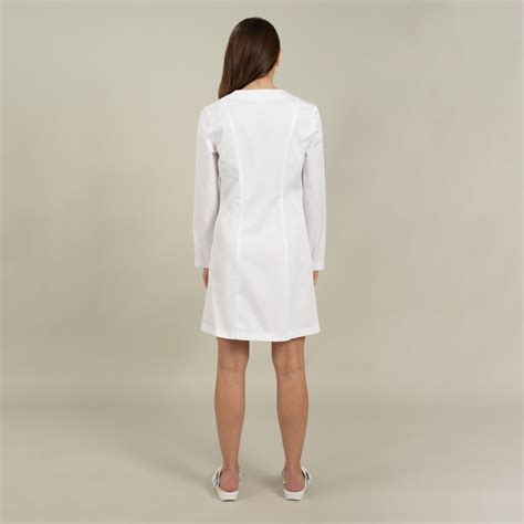 fotografie a doctorului Sebastian Rădulescu într-un halat alb