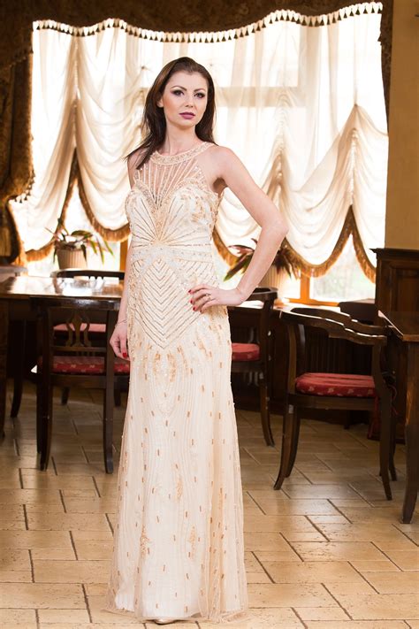 Rochiță elegantă de botez ivory cu broderie fină și accesorii asortate pentru fetiță