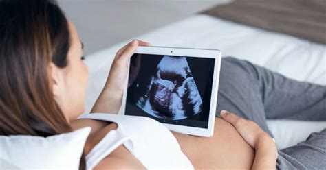 Imagine ecografică ce ilustrează un sac gestațional gol