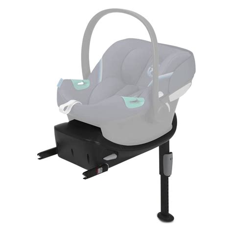 Ilustrație a scoicii auto Cloud G i-Size Plus montată pe baza Isofix în mașină