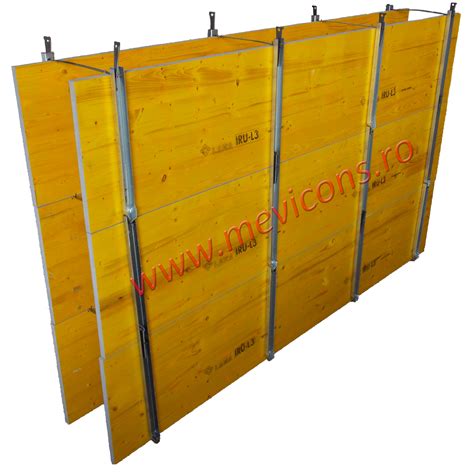 Schema unei structuri de cofraj cu panouri din scândură