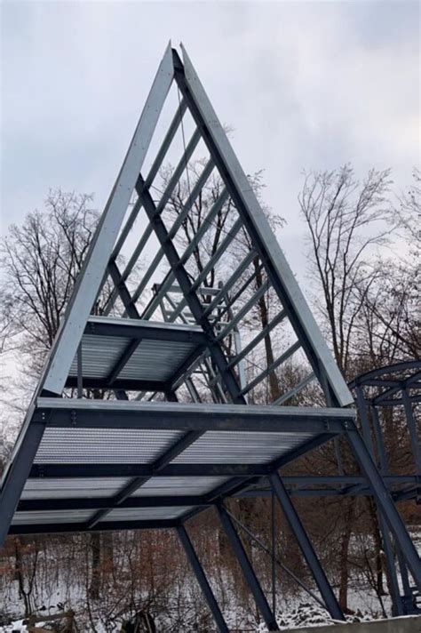 Schema tehnică detaliată a unei structuri metalice pentru sală de sport